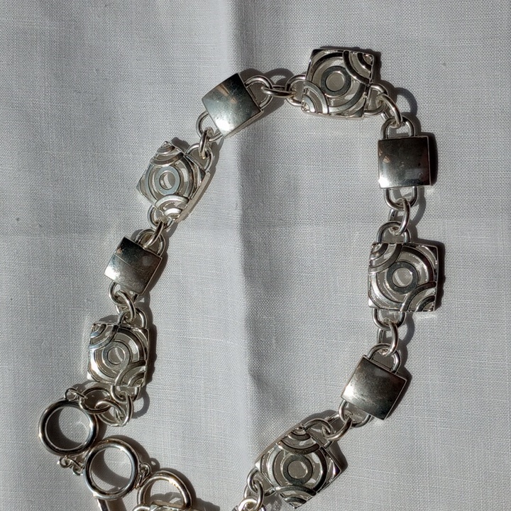 Liz Claiborne 18 In Adjustable Silvertone Necklace Modern Evil Eye 14$